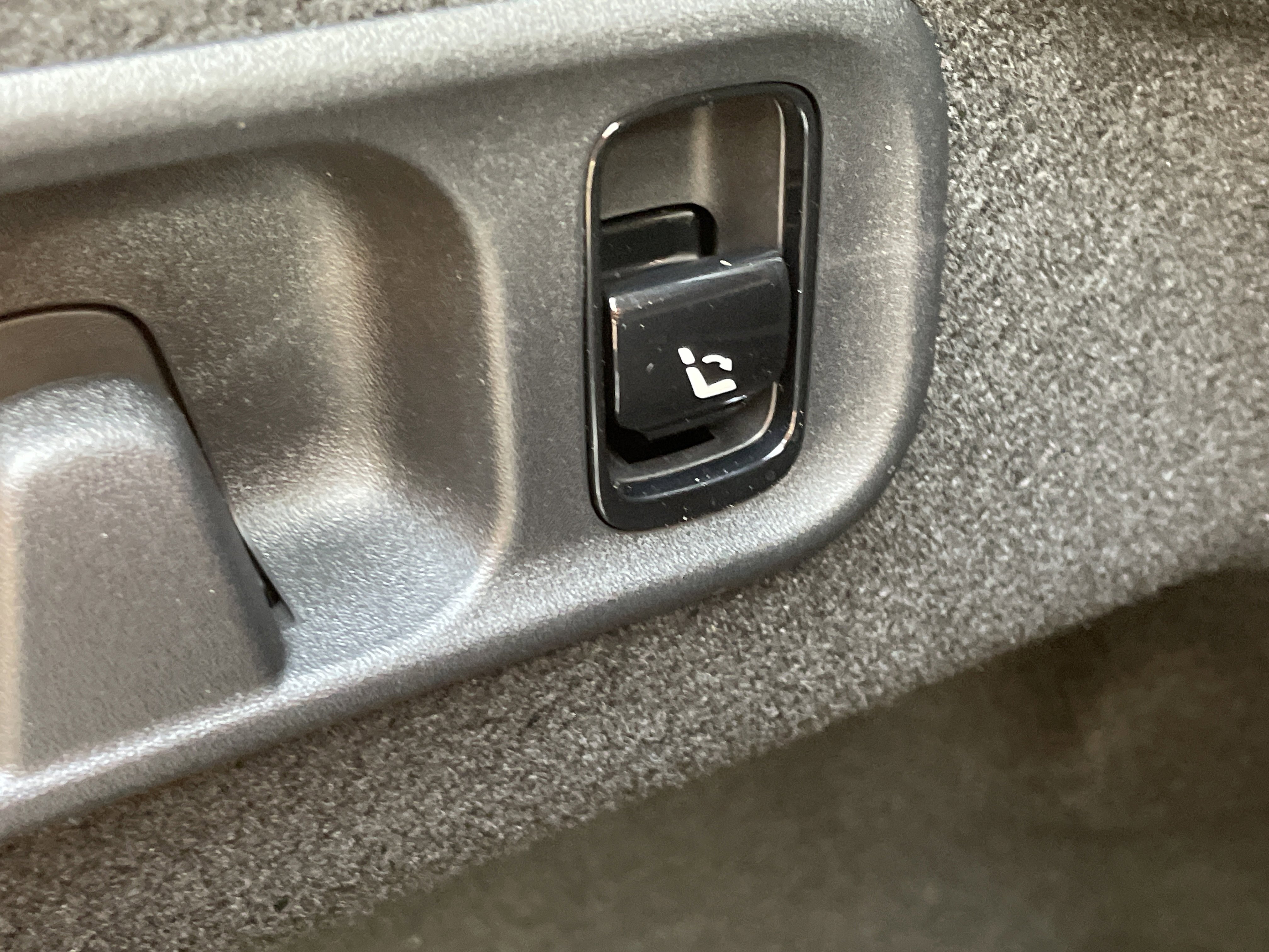 Certified 2025 Mercedes-Benz C 300 Sedan image 11