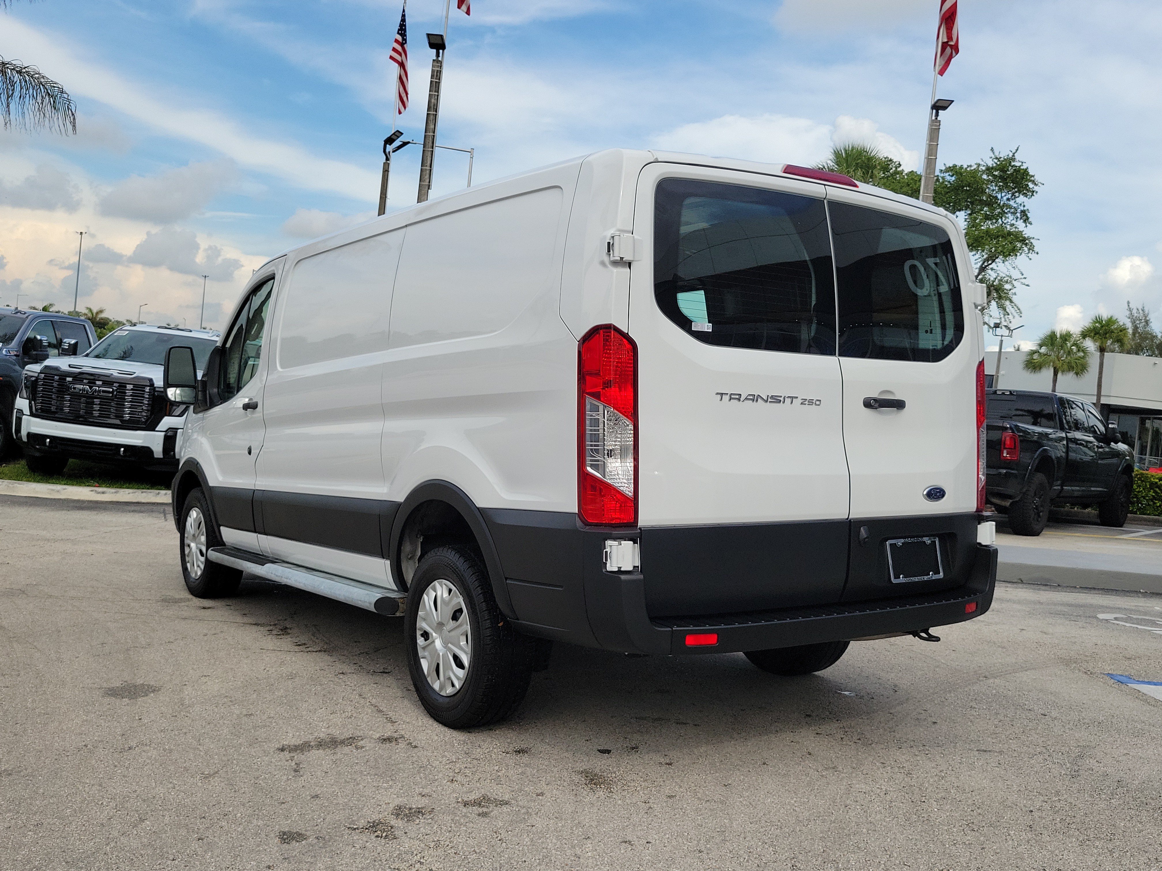 Used 2025 Ford Transit 250 Low Roof w/ Exterior Upgrade Package RWD image 7