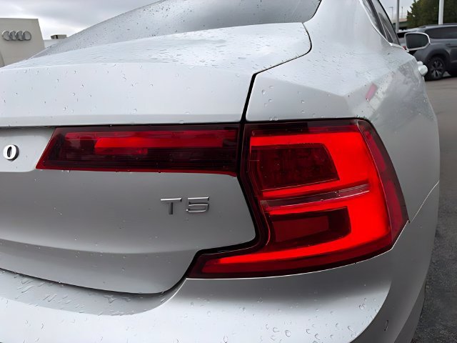 Used 2018 Volvo S90 T5 Momentum w/ Convenience Package FWD image 13