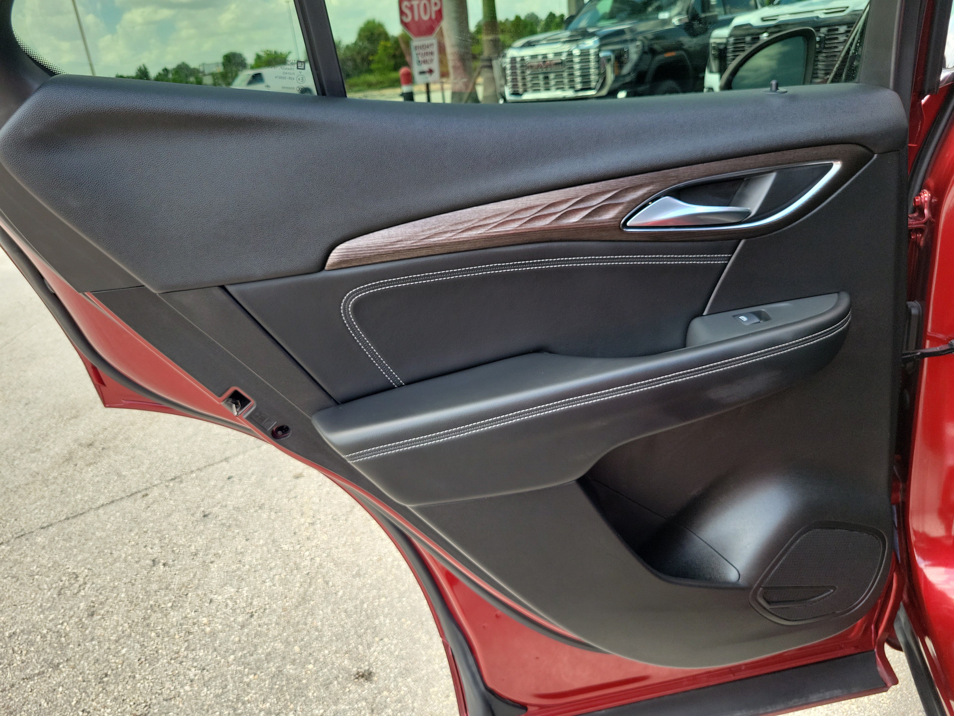Used 2023 Buick Envision Avenir FWD image 28
