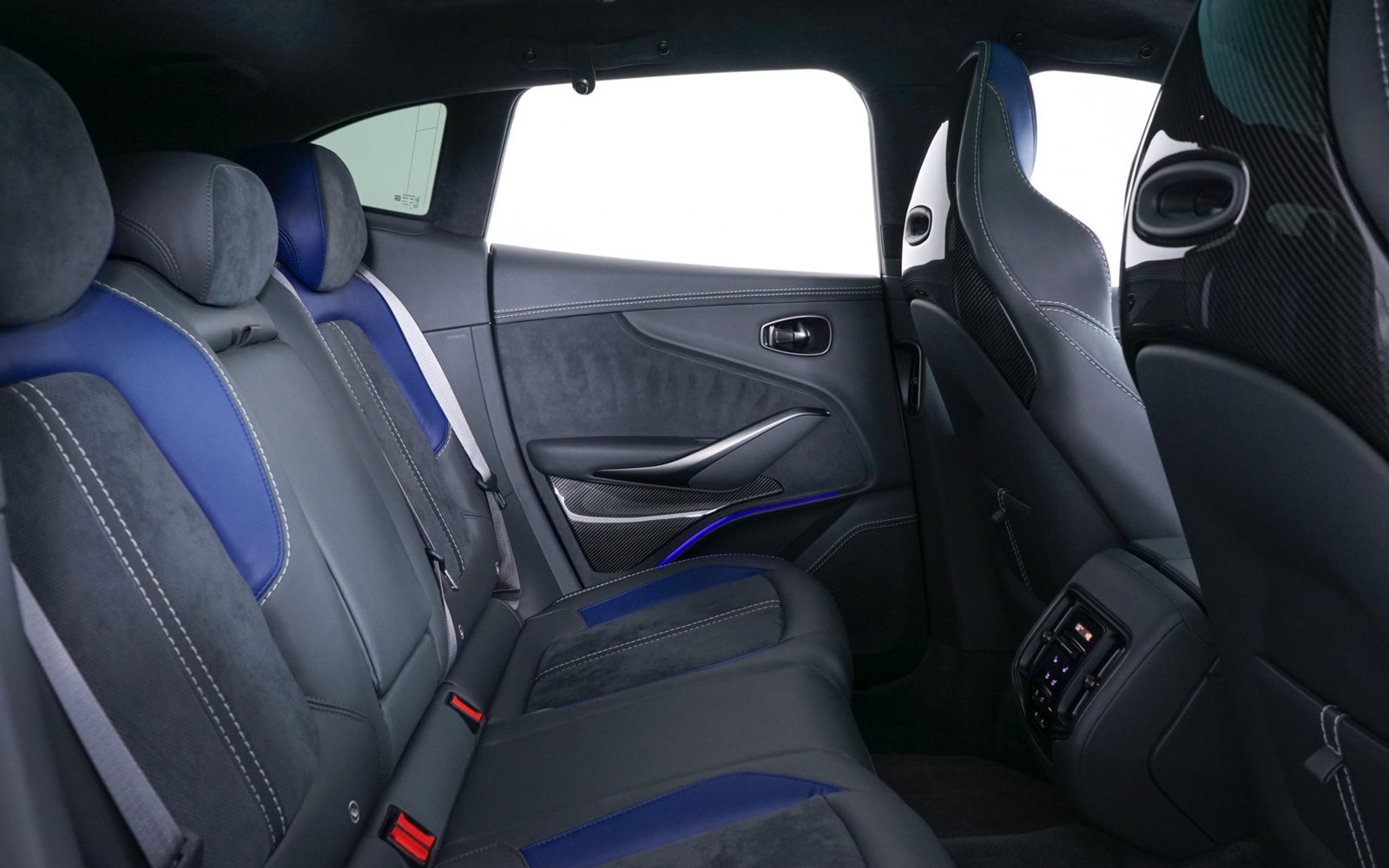 Used 2023 Aston Martin DBX 707 AWD/4WD image 30
