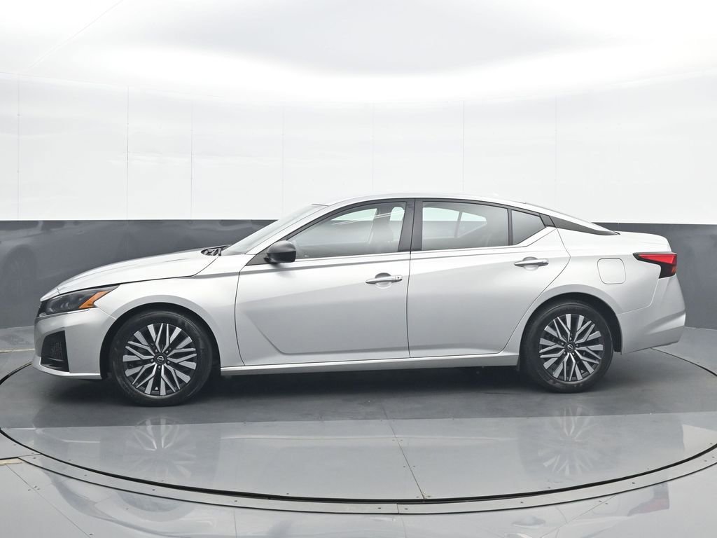 Used 2024 Nissan Altima 2.5 SV image 3