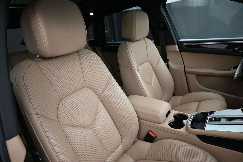 Certified 2024 Porsche Macan AWD/4WD image 29