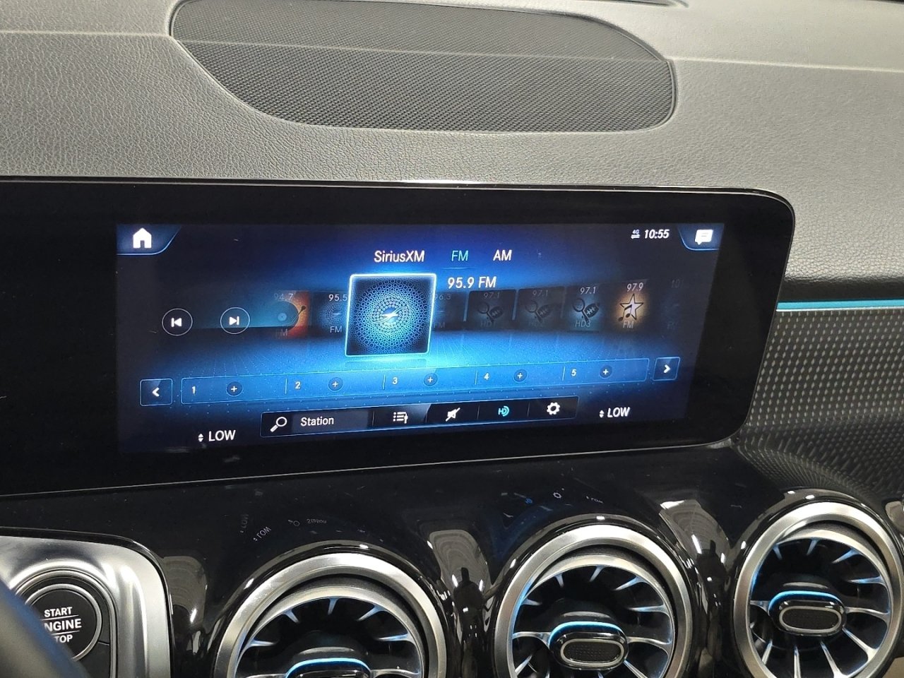 Used 2022 Mercedes-Benz GLB 250 4MATIC image 30