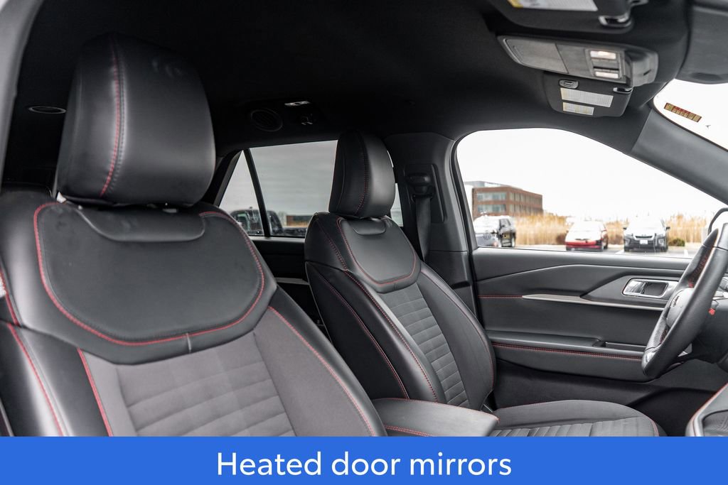 Used 2025 Ford Explorer ST-Line w/ ST-Line Street Pack AWD/4WD image 13