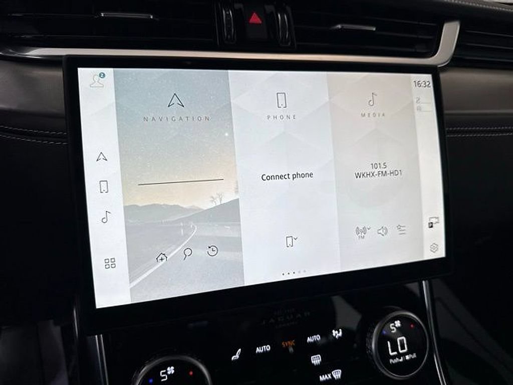 New 2024 Jaguar XF R-Dynamic SE AWD/4WD image 31