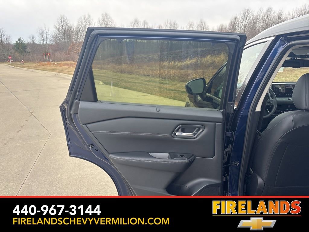 Used 2025 Nissan Rogue SL w/ Tech Package image 47