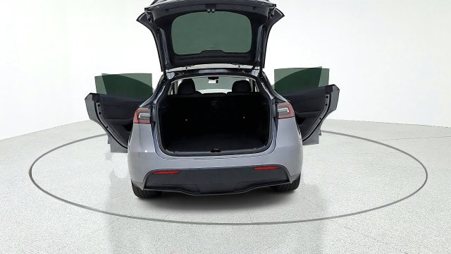 Used 2025 Tesla Model Y Long Range RWD image 16