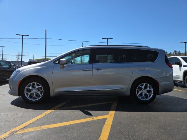 Used 2017 Chrysler Pacifica Touring-L Plus w/ Advanced Safetytec Group image 4