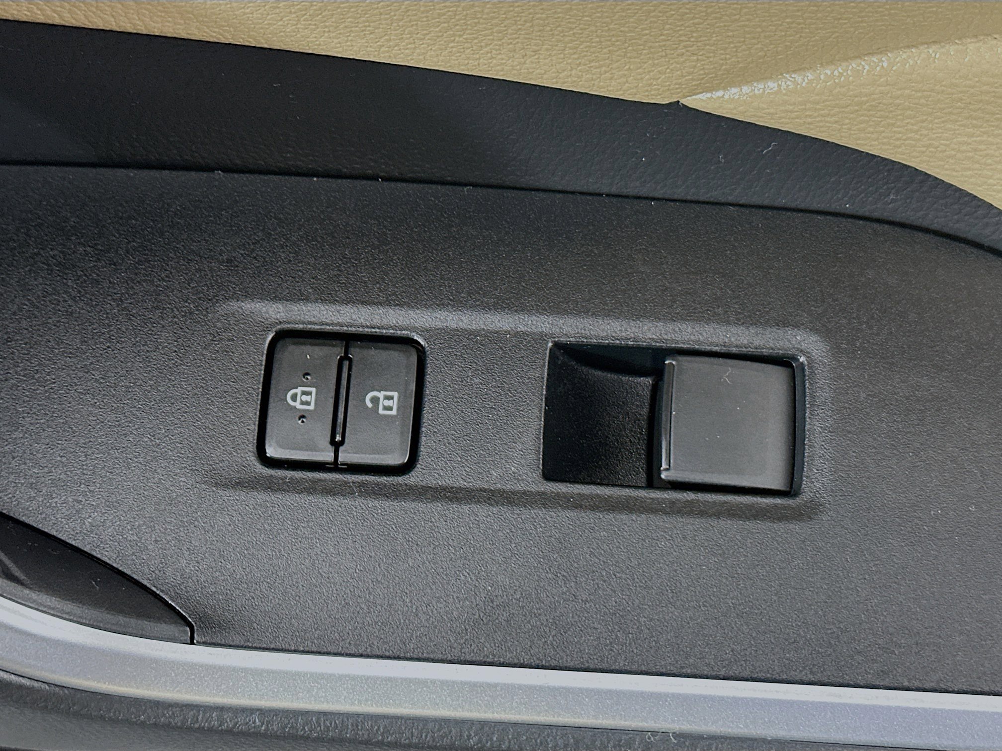 Certified 2025 Toyota RAV4 LE FWD image 28
