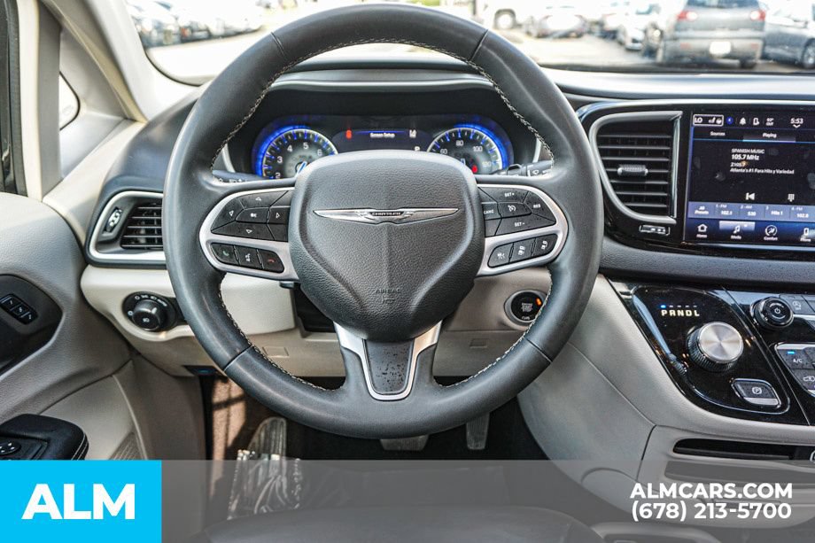 Used 2023 Chrysler Pacifica Touring-L FWD image 29