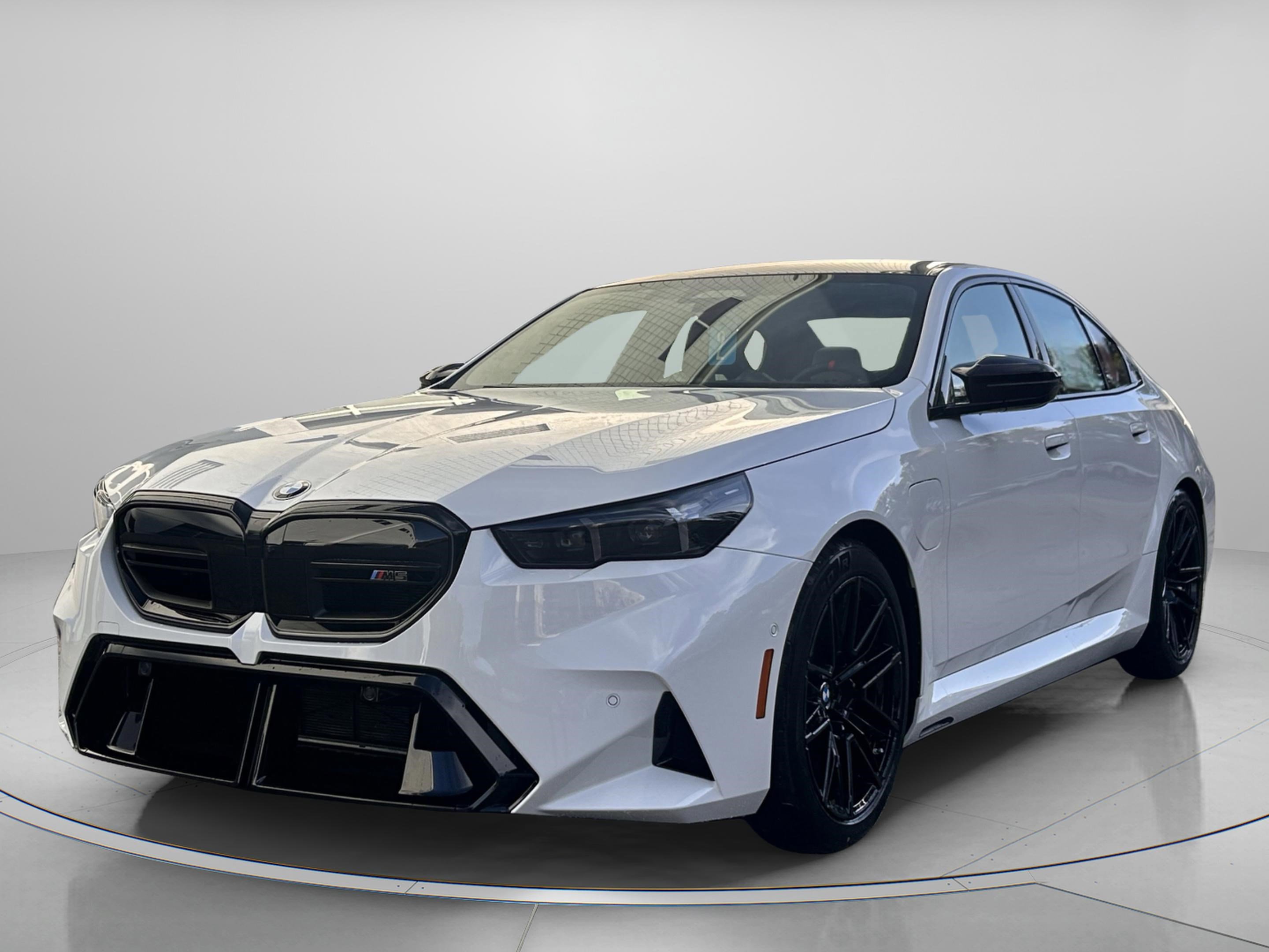 Used 2026 BMW M5 w/ Executive Package image 2