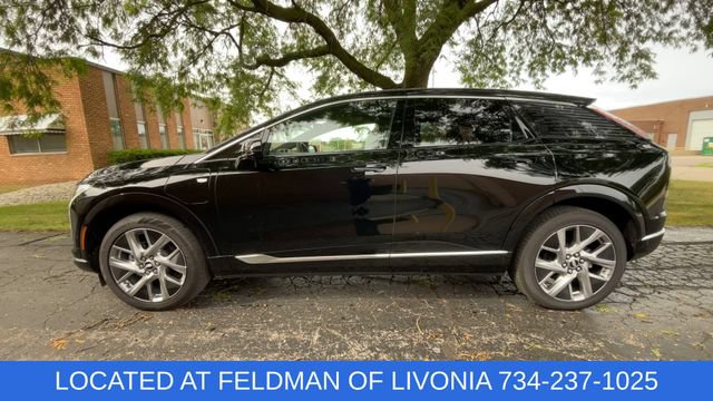 Used 2025 Cadillac Optiq Luxury 2 AWD/4WD image 5