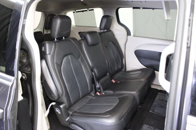 Used 2019 Chrysler Pacifica Touring-L FWD image 32