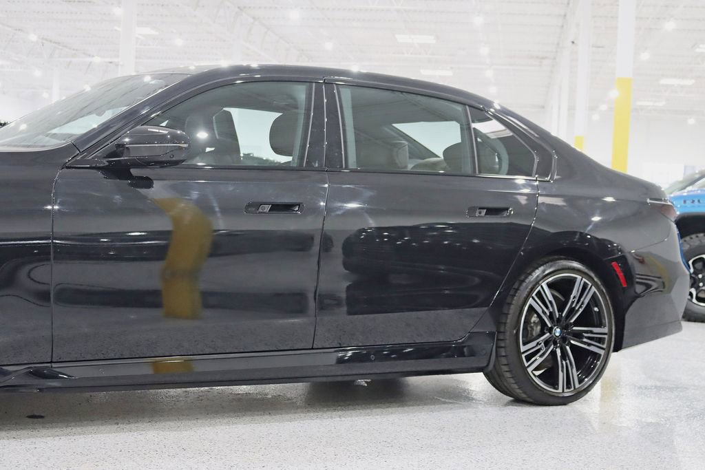 Used 2023 BMW i7 xDrive60 w/ Executive Package 2 image 4