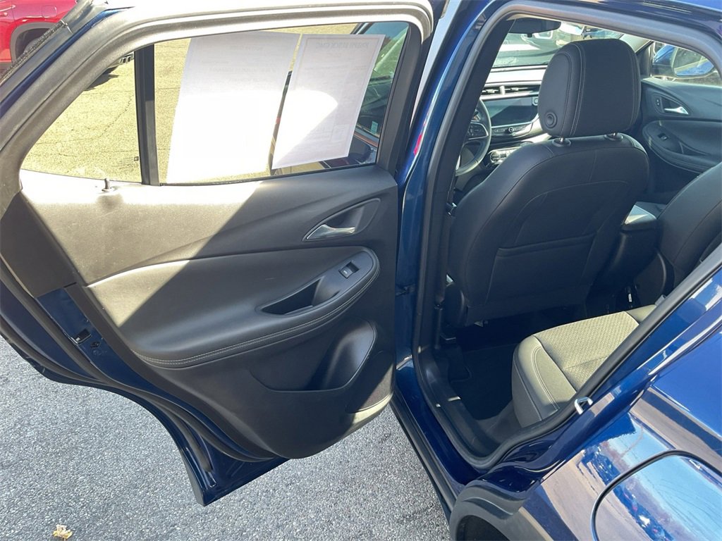 Used 2023 Buick Encore GX Select image 17
