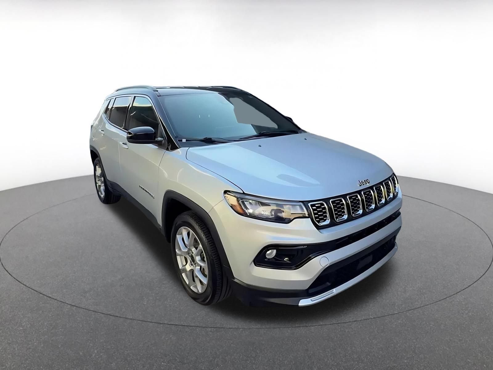 Used 2025 Jeep Compass Limited AWD/4WD image 3