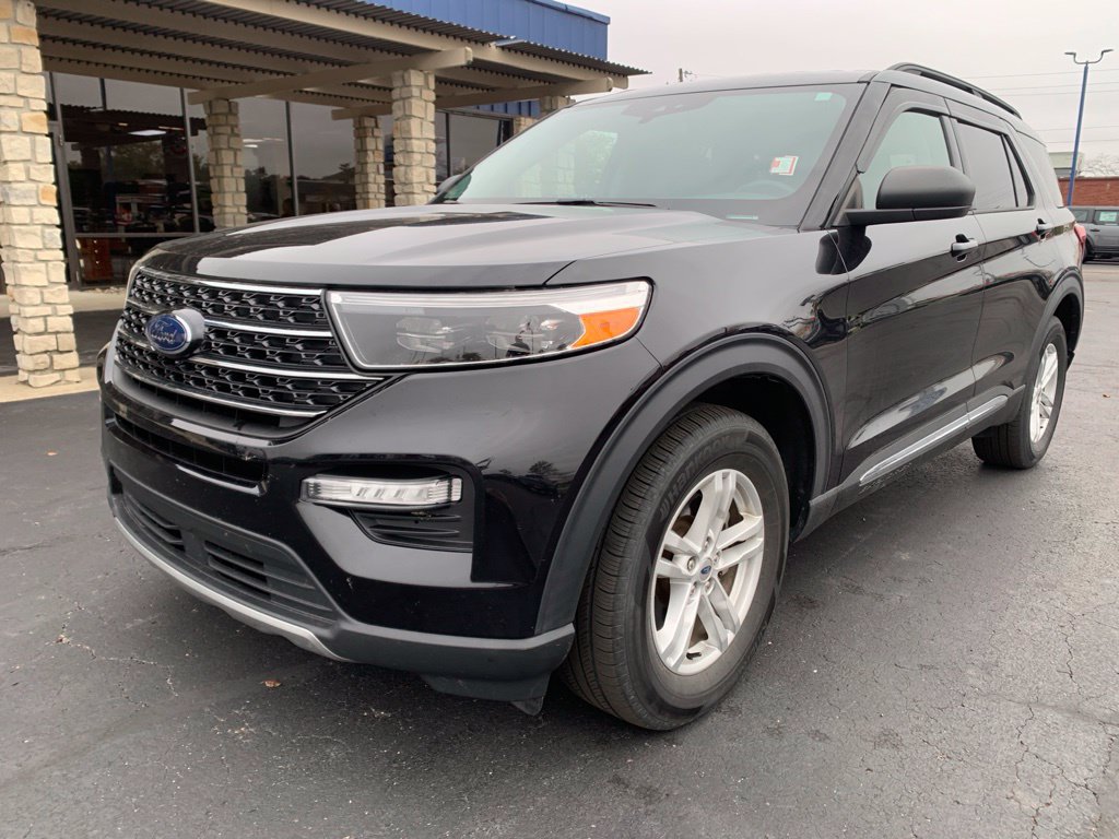 Certified 2021 Ford Explorer XLT w/ Equipment Group 202A AWD/4WD image 8