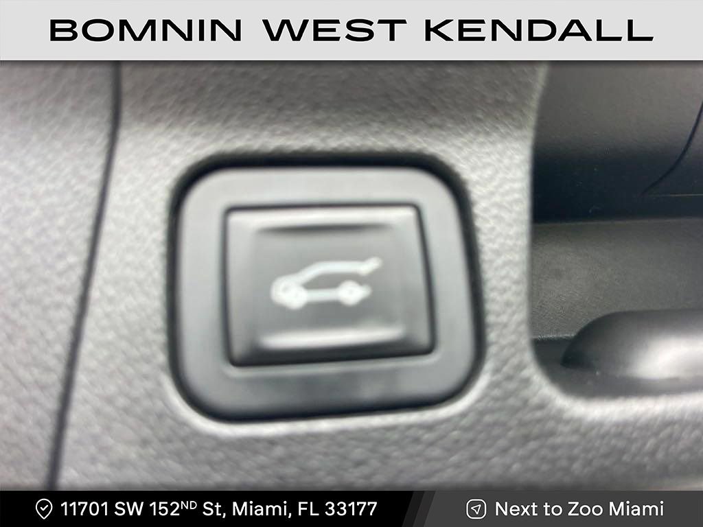 Used 2018 GMC Acadia SLT image 11