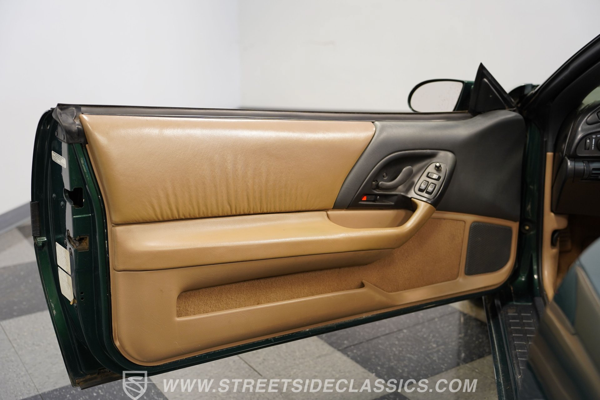 Used 1995 Chevrolet Camaro Z28 RWD image 38