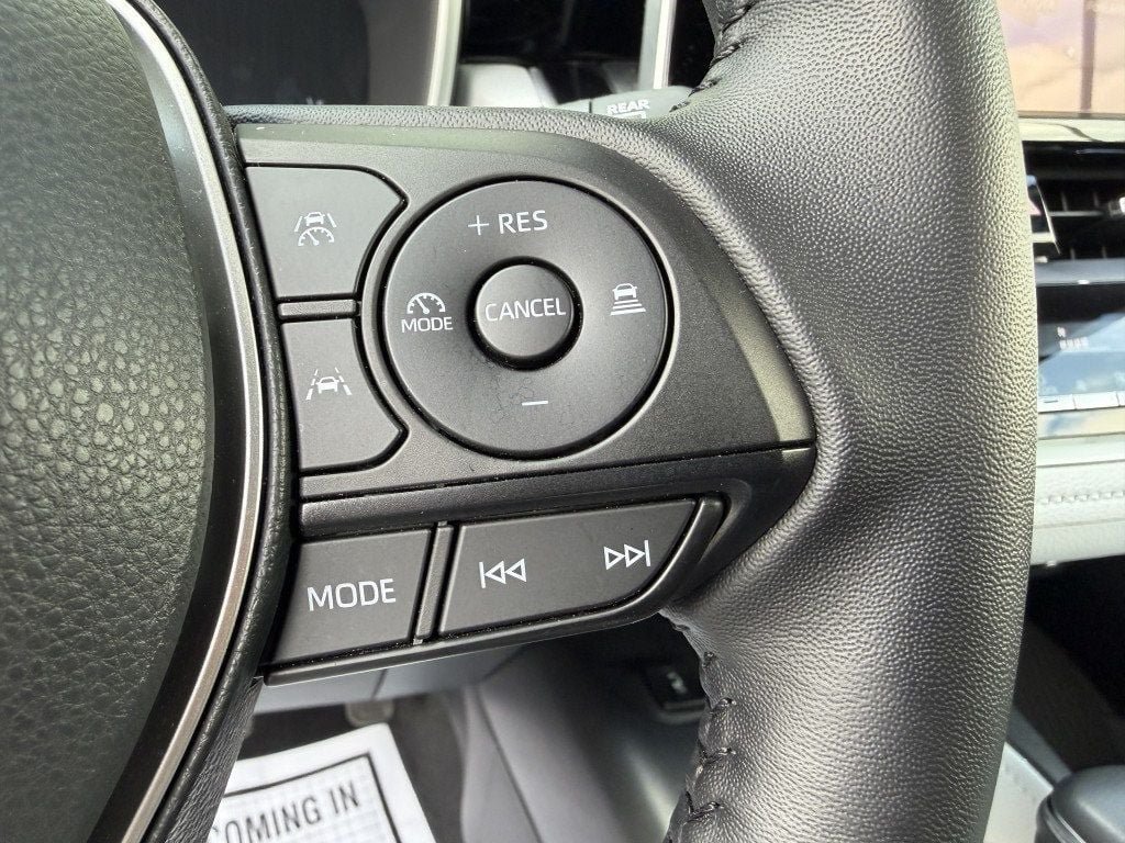 Used 2025 Toyota Corolla XSE FWD image 15