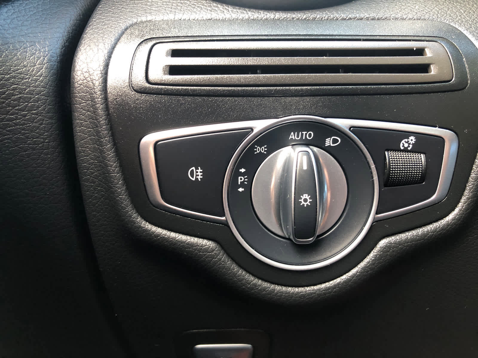 Used 2022 Mercedes-Benz GLC 300 4MATIC image 11