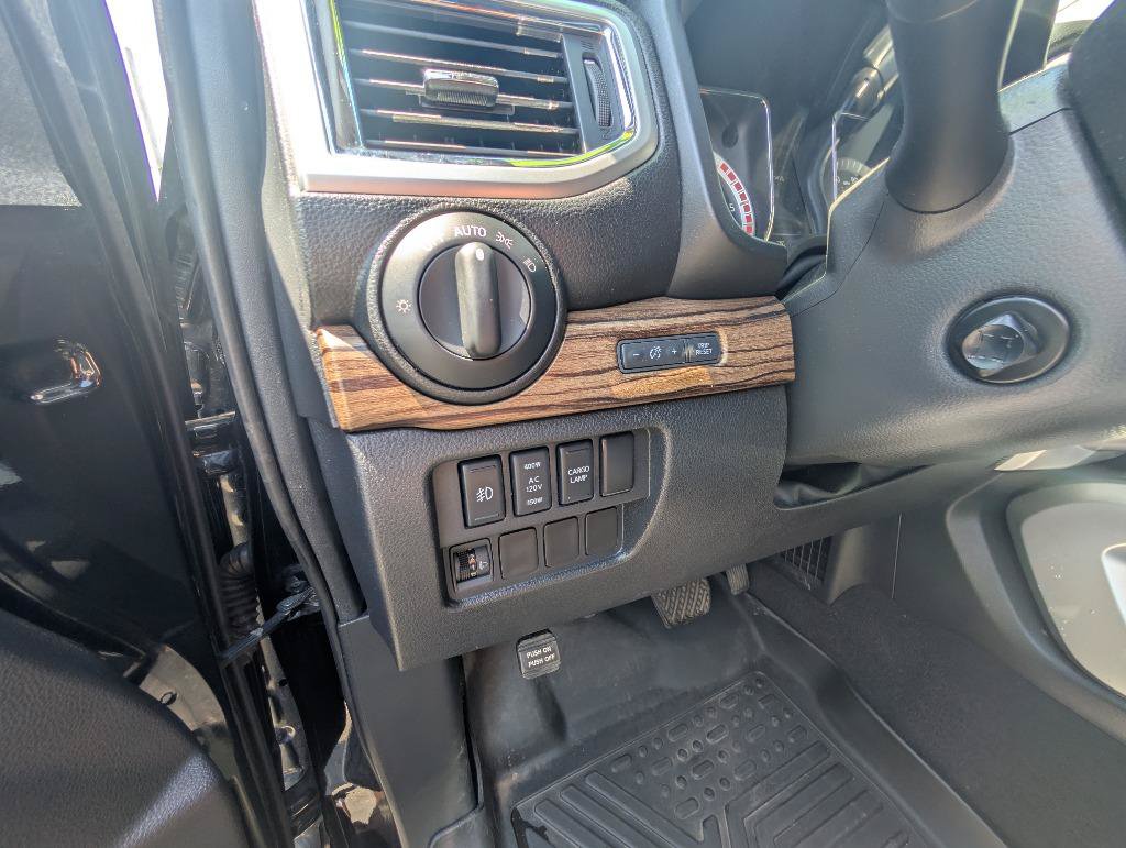 Used 2016 Nissan Titan SL AWD/4WD image 25