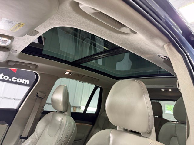 Used 2022 Volvo XC90 T8 Inscription AWD/4WD image 16
