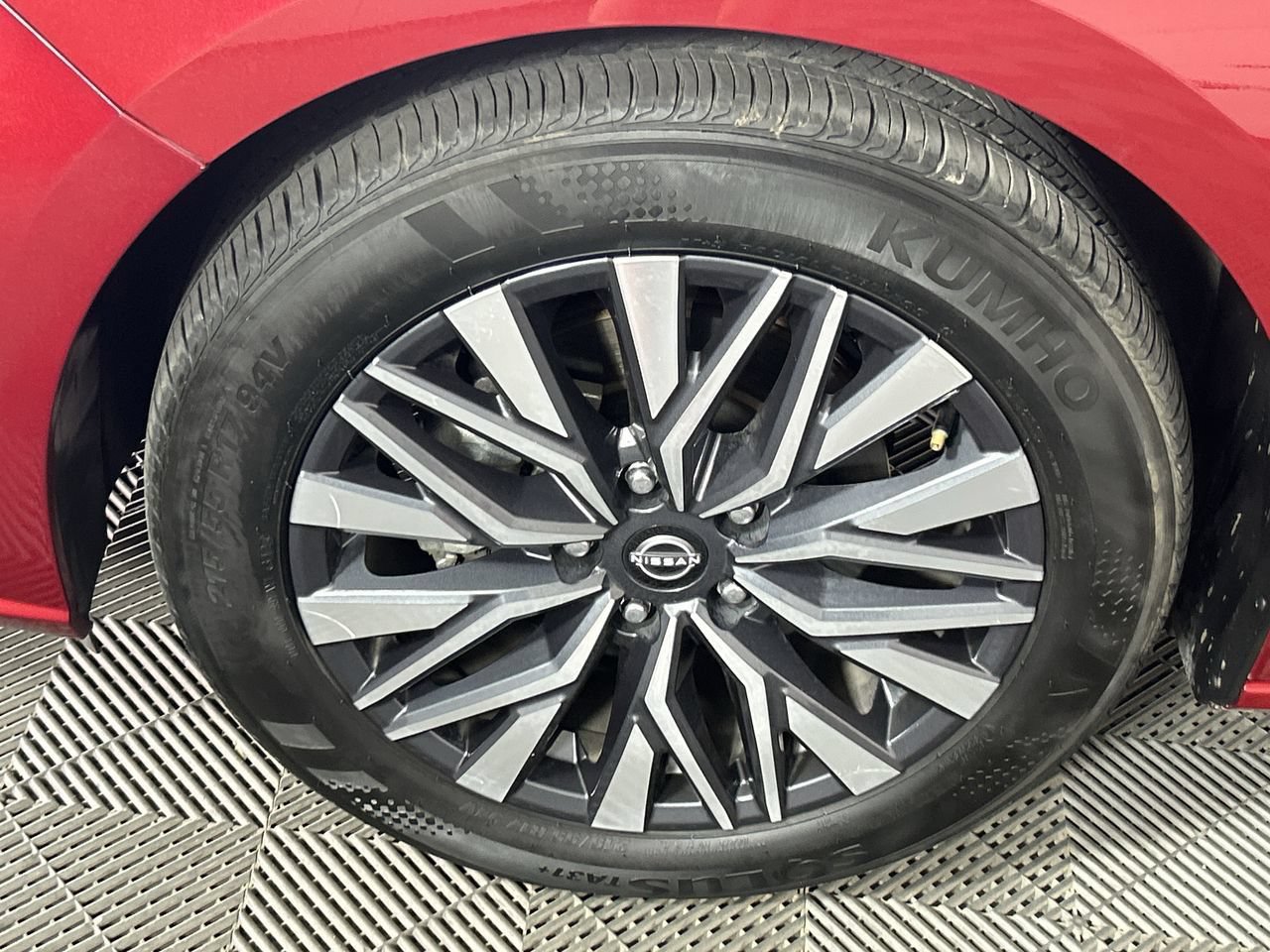 Used 2025 Nissan Altima 2.5 SV FWD image 9