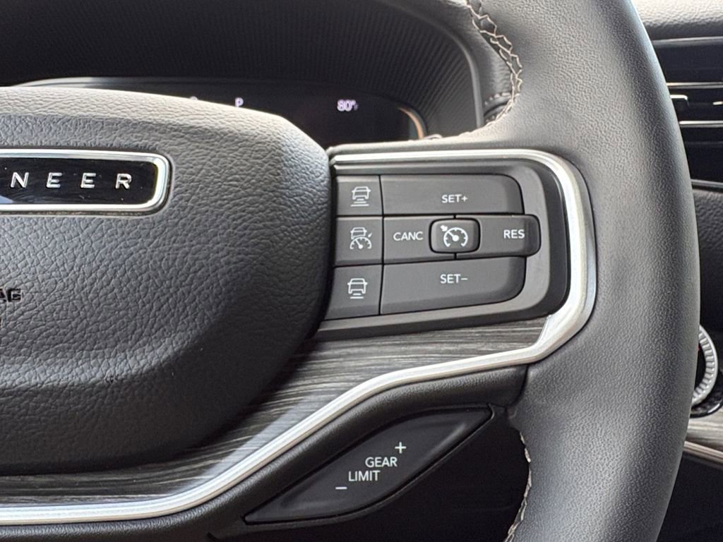 Certified 2024 Jeep Wagoneer L Series III w/ Flexible Seating Group image 15