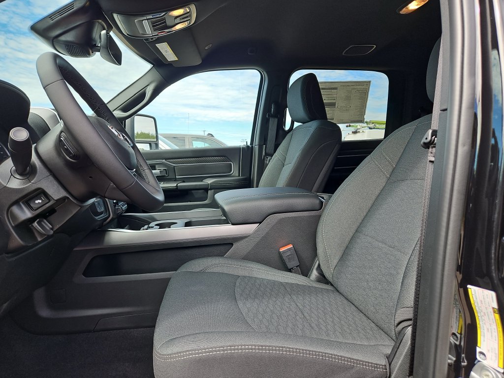 New 2026 RAM 2500 Big Horn AWD/4WD image 12