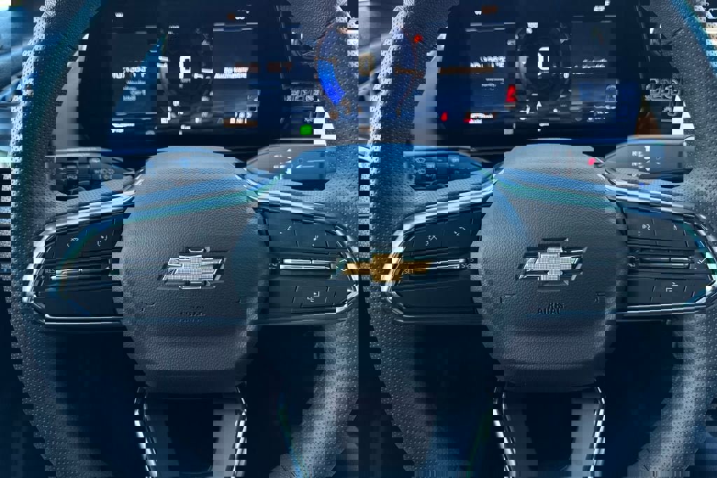 New 2026 Chevrolet Equinox EV LT w/ LPO, Blackout Package image 23