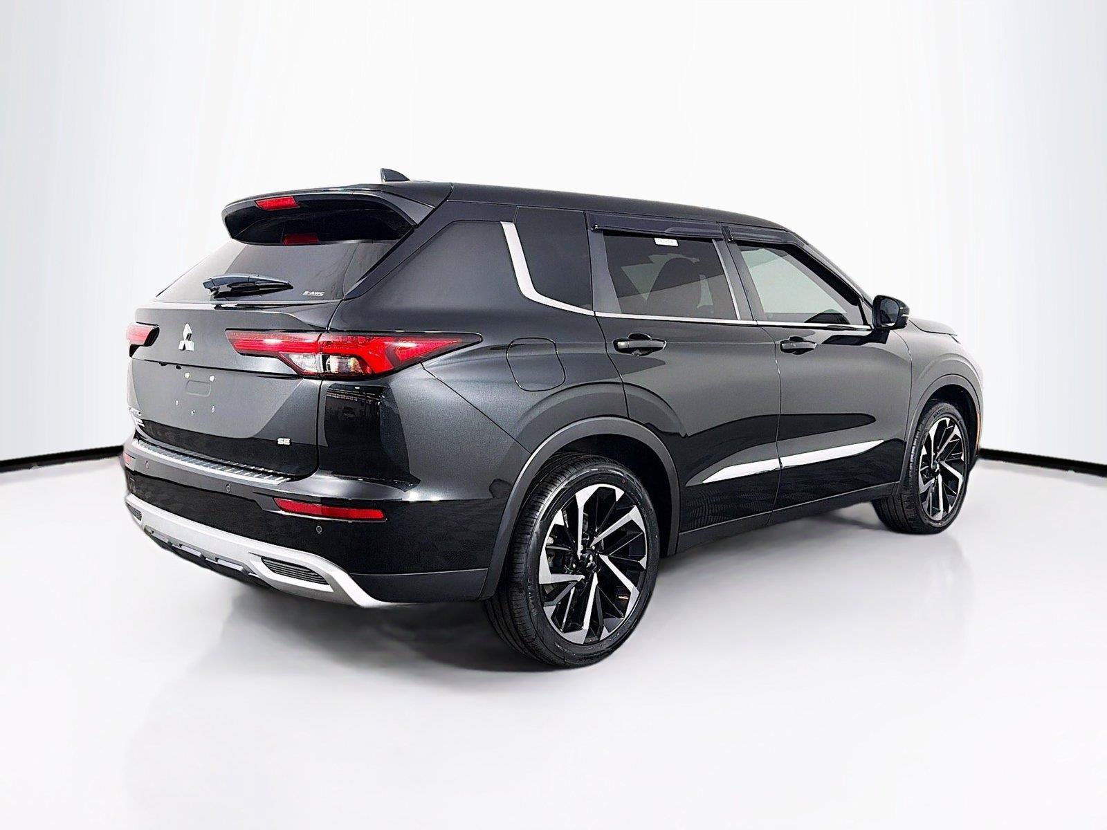 Used 2023 Mitsubishi Outlander SE AWD/4WD image 11