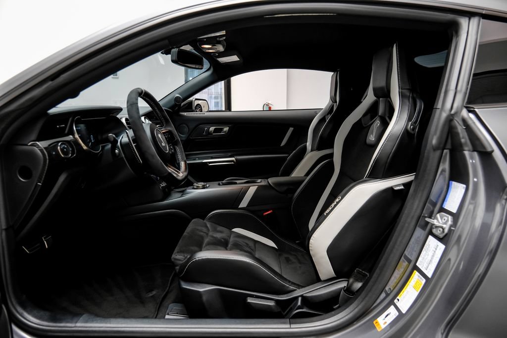 Used 2022 Ford Mustang Shelby GT500 w/ Carbon Fiber Track Pack RWD image 6