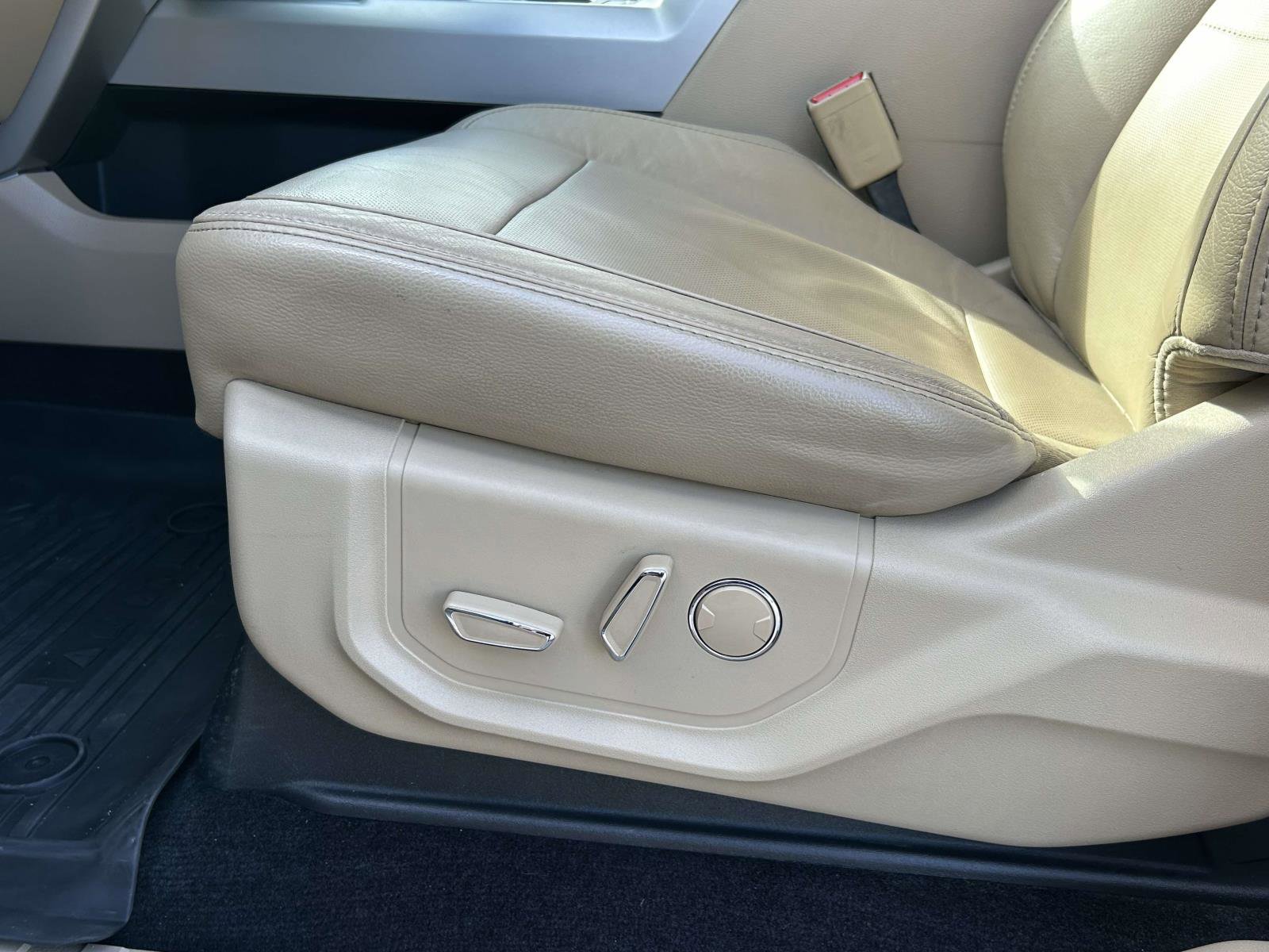 Used 2015 Ford F150 Lariat w/ Equipment Group 502A Luxury image 18