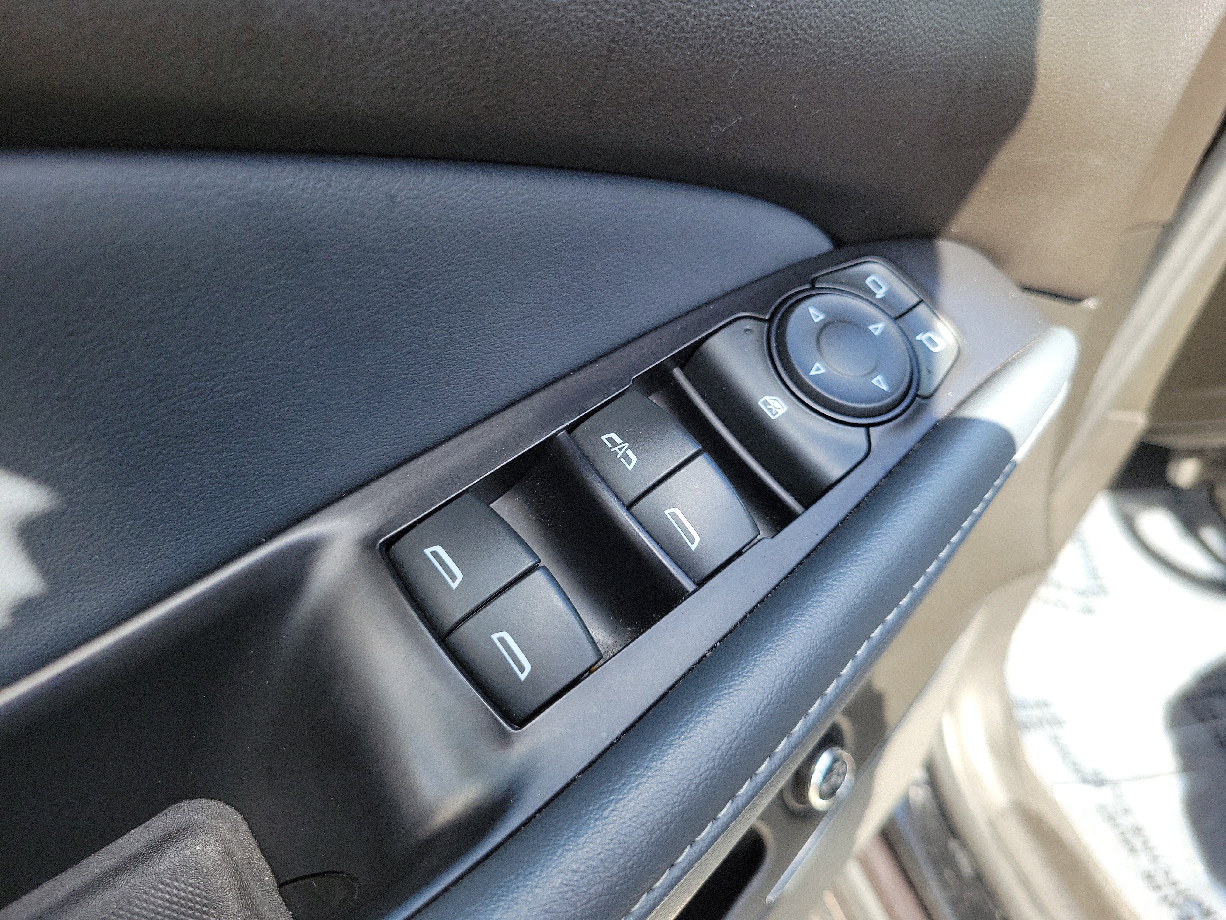 Used 2022 Buick Enclave Essence FWD image 25
