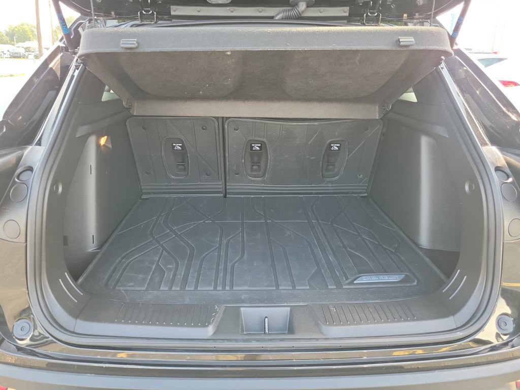 Used 2025 Chevrolet Trax RS w/ Sunroof Package FWD image 12