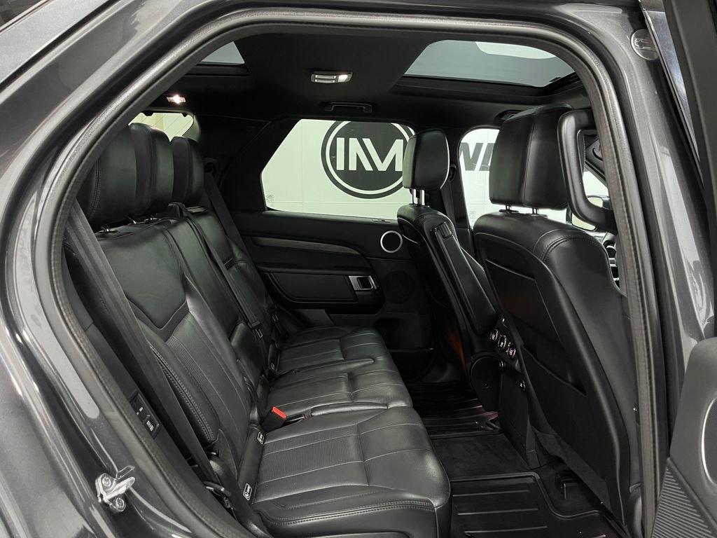 Used 2020 Land Rover Discovery HSE image 34