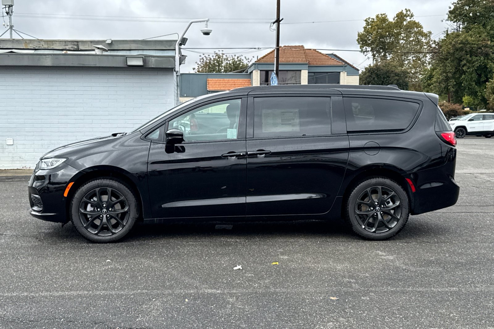 New 2026 Chrysler Pacifica Limited w/ S Appearance Package image 6