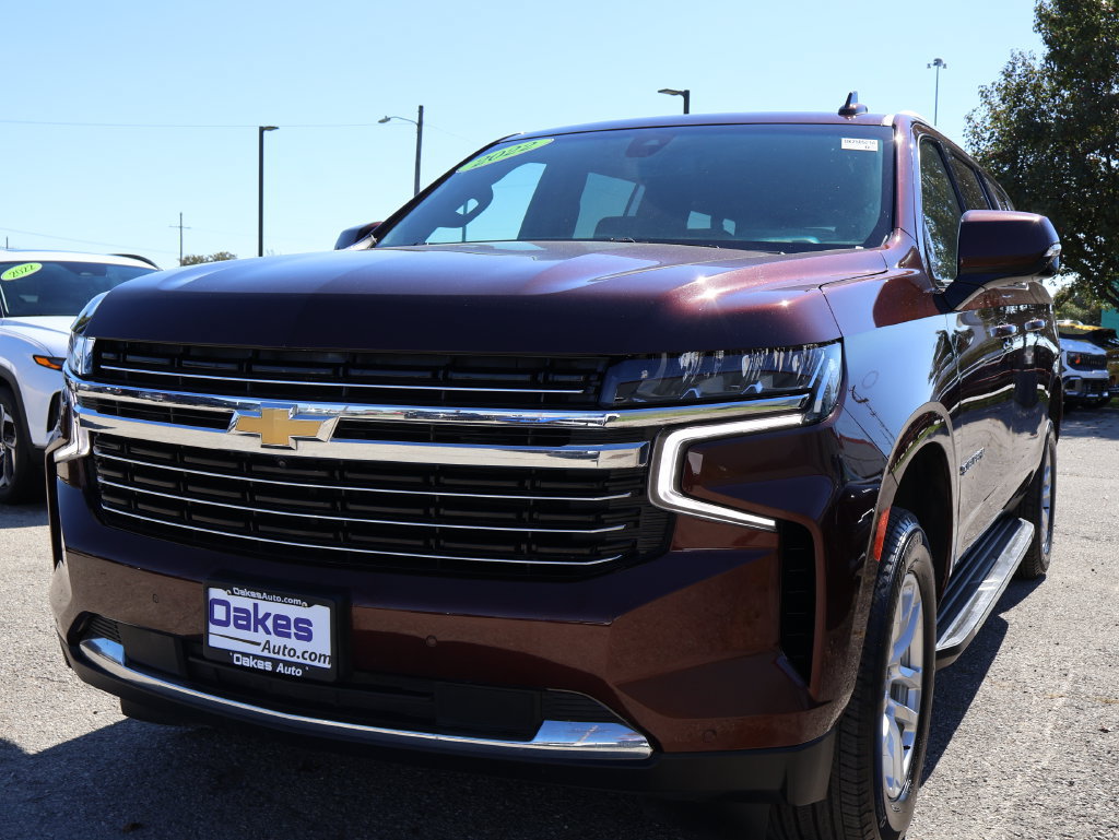 Used 2022 Chevrolet Suburban LT w/ Luxury Package AWD/4WD image 3