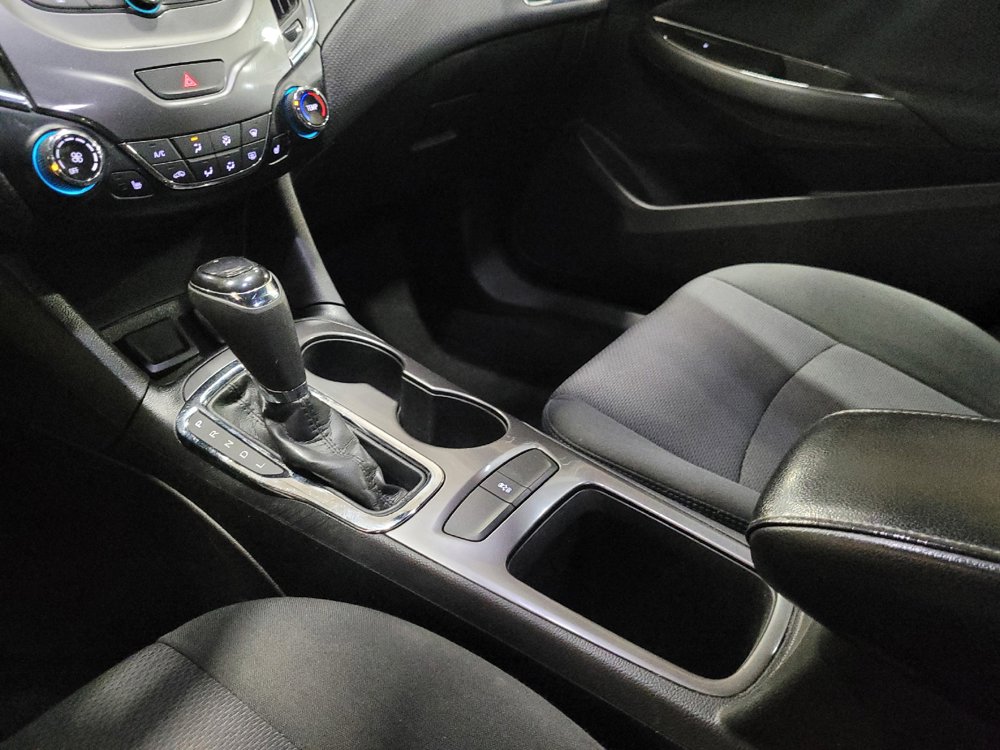 Used 2018 Chevrolet Cruze LT w/ Convenience Package FWD image 26