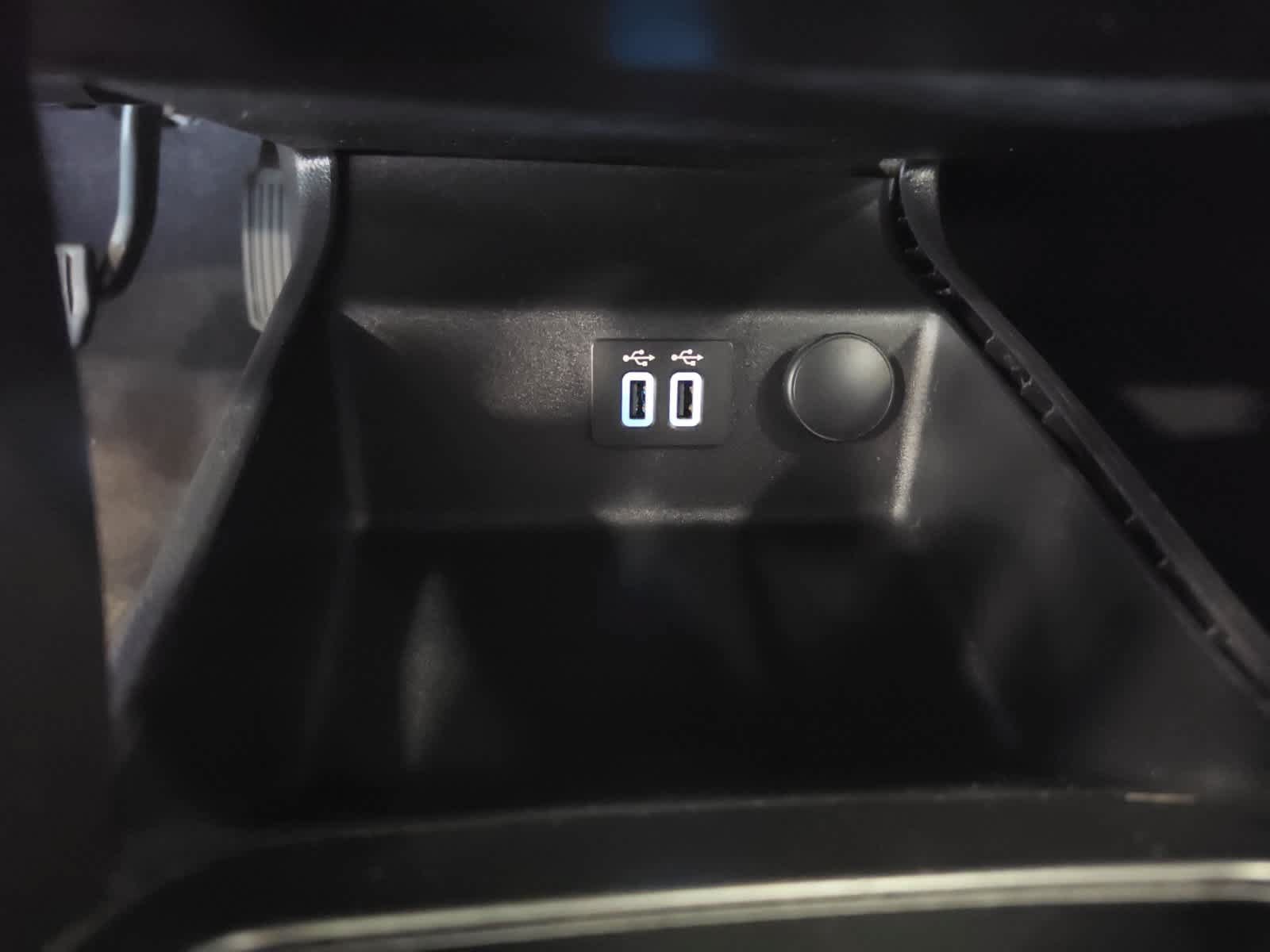 Used 2020 Ford Fusion SE FWD image 23
