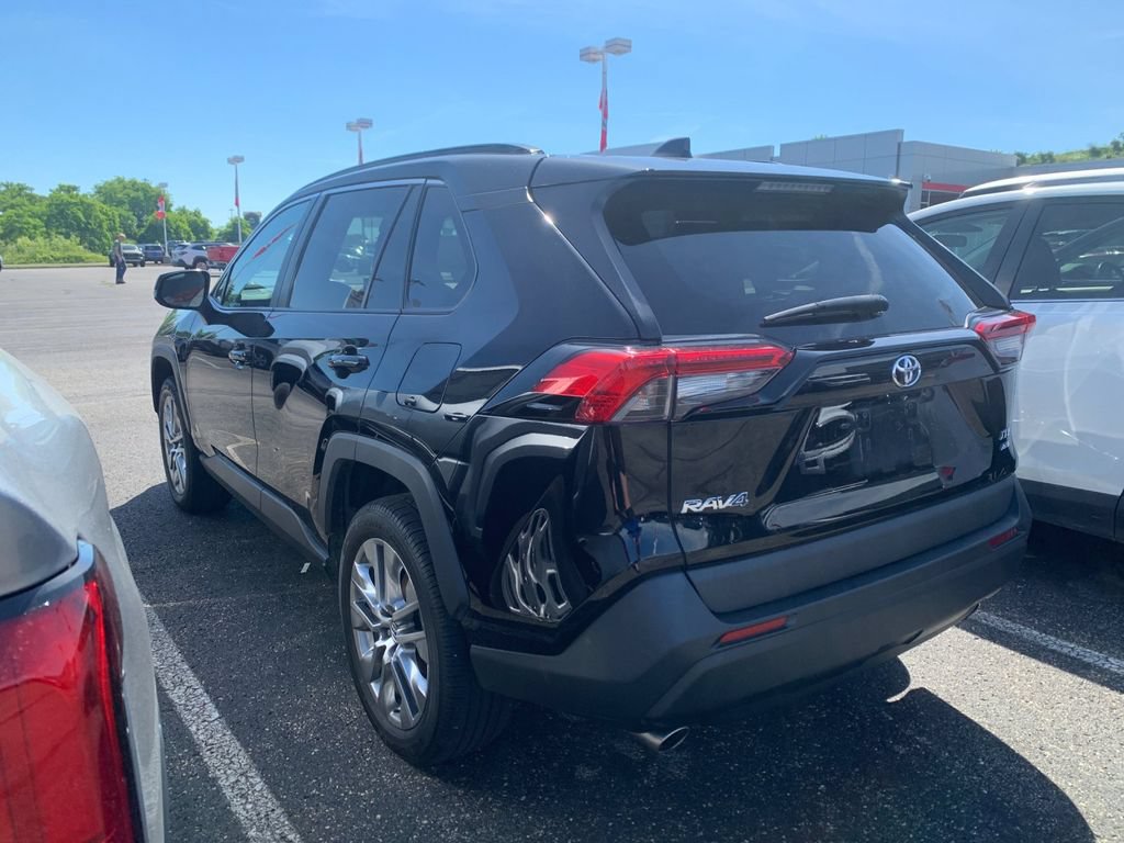 Used 2020 Toyota RAV4 XLE Premium AWD/4WD image 4
