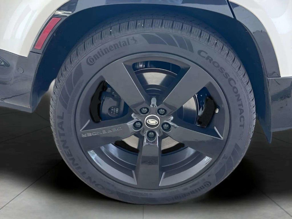 Used 2025 Land Rover Defender 130 V8 image 29