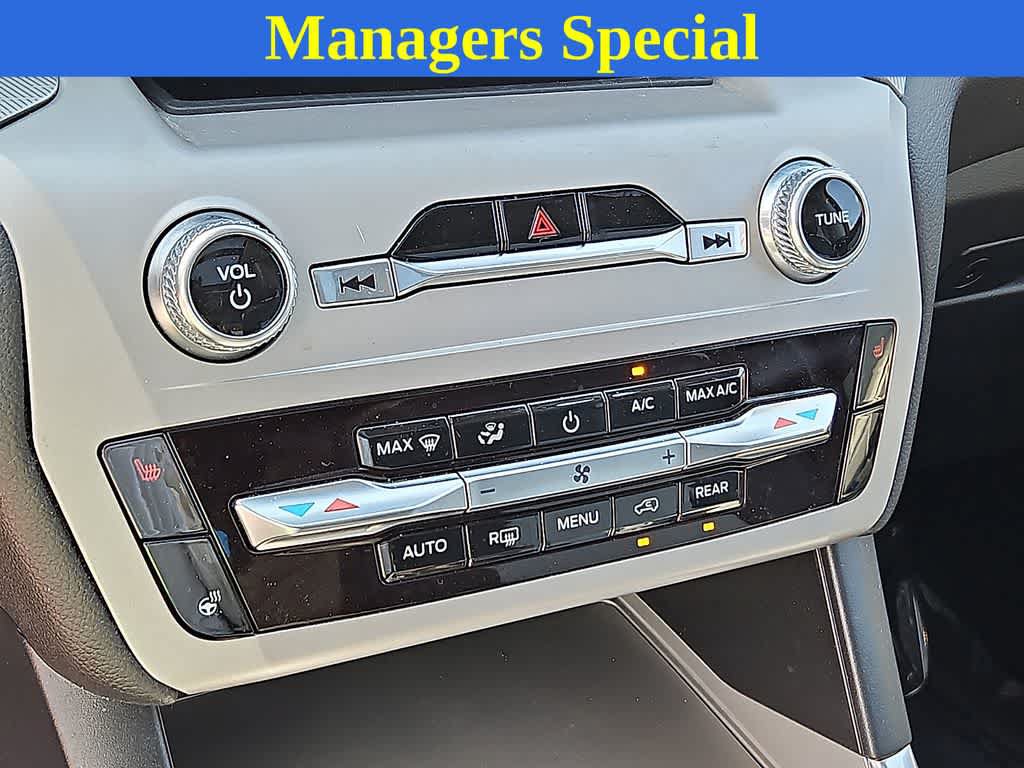 Used 2022 Ford Explorer XLT w/ Equipment Group 202A AWD/4WD image 16