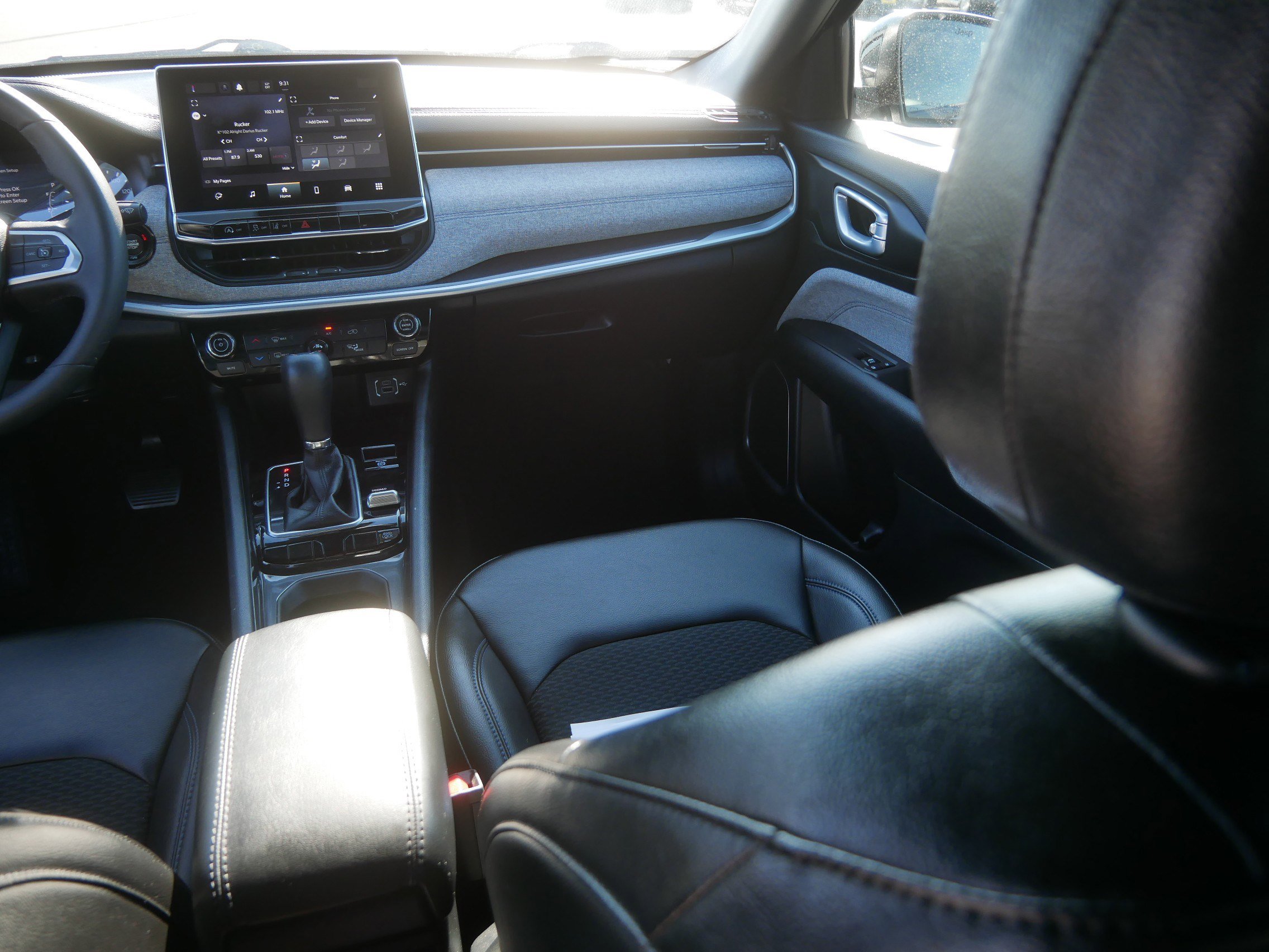 Used 2023 Jeep Compass Latitude image 11