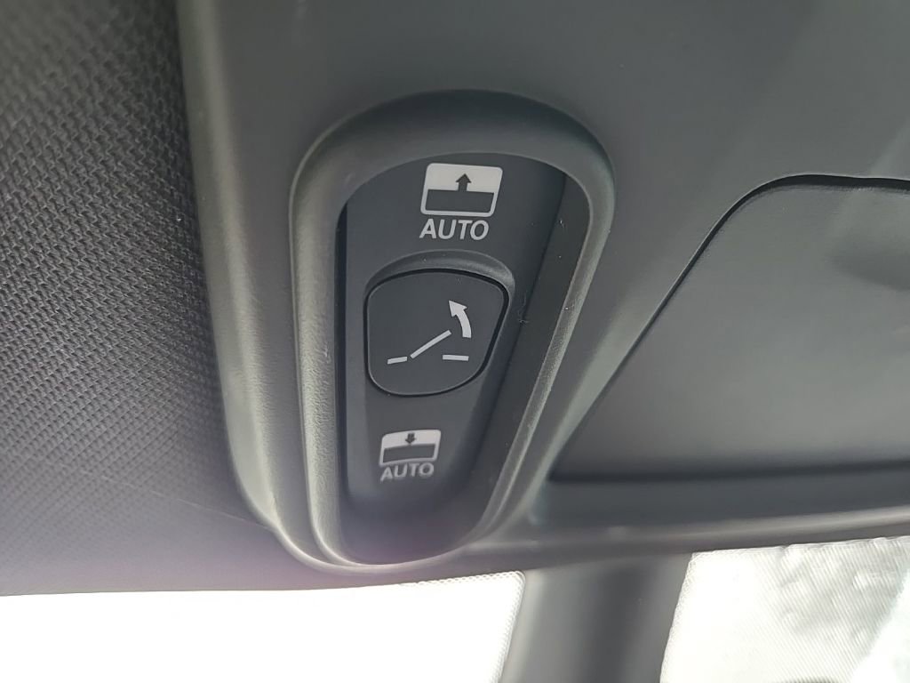 Used 2025 Chrysler Pacifica Limited image 69