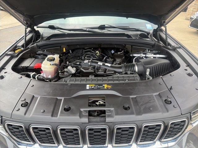 Used 2022 Jeep Grand Cherokee Laredo w/ Luxury Tech Group I image 24