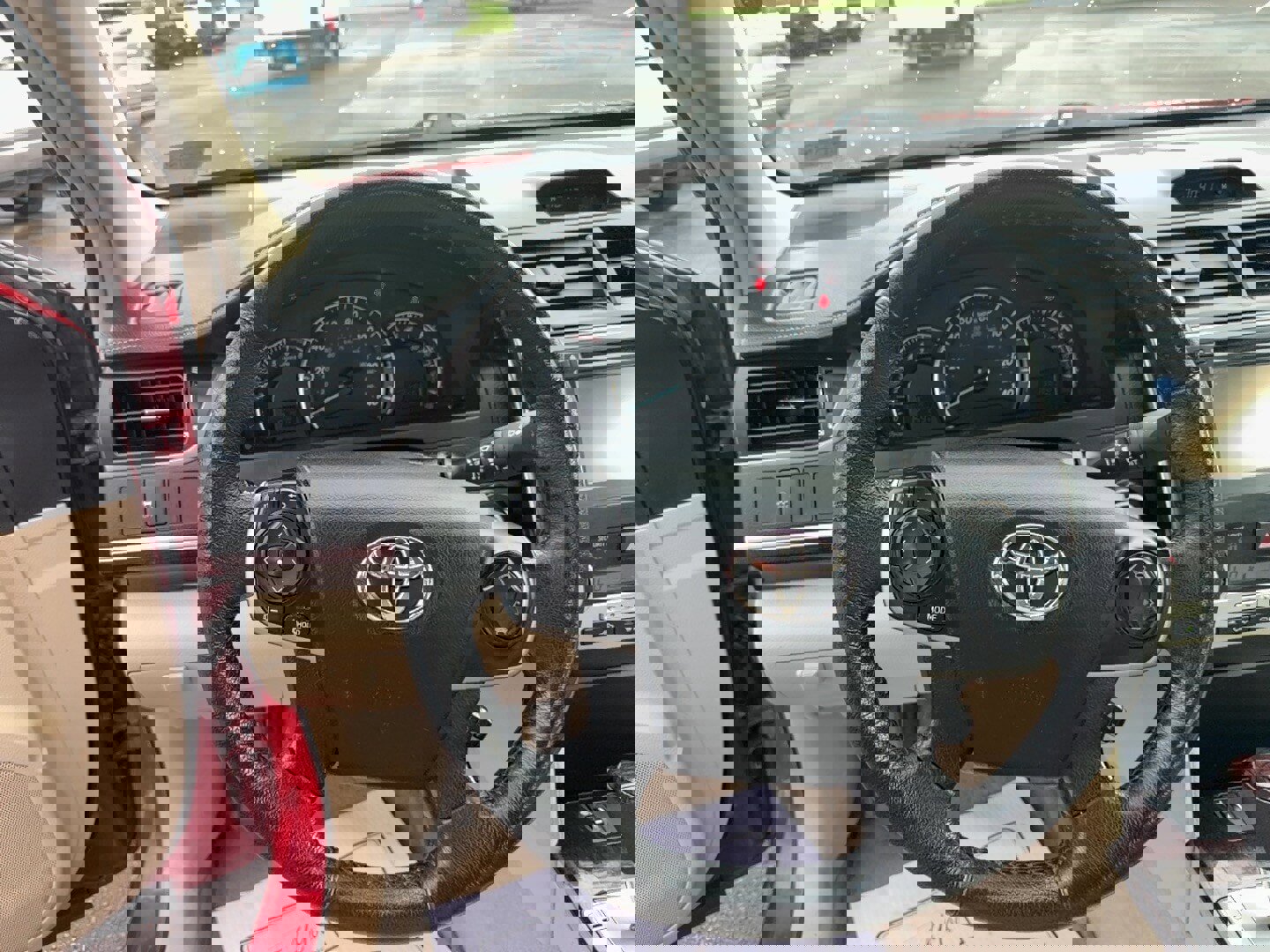 Used 2012 Toyota Camry XLE w/ Leather Pkg image 13