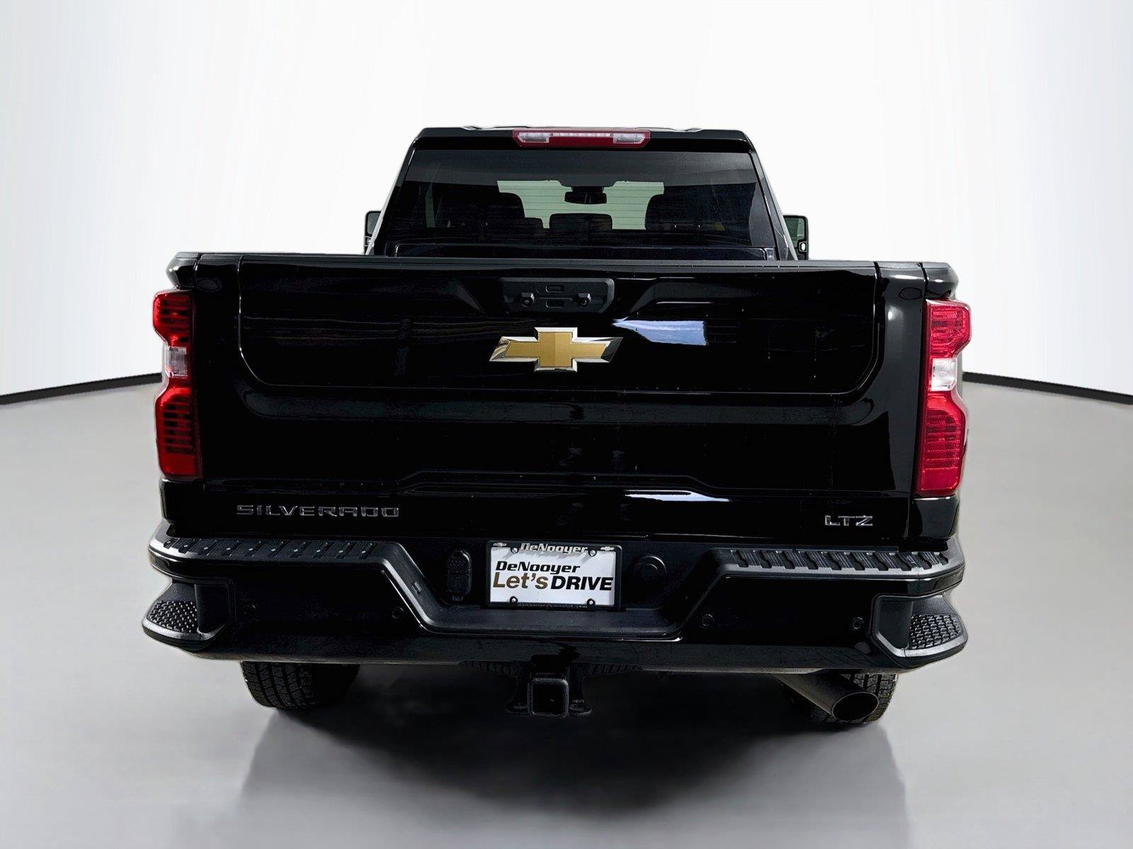 Used 2024 Chevrolet Silverado 2500 Custom w/ Custom Value Package AWD/4WD image 11